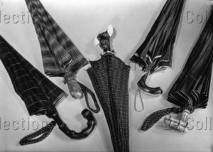 Cinq parapluies. Vers 1930. Photographie. Collection particulière.
