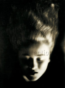 Anonyme. The mask (Le Masque). Portrait de la danseuse Senta Nova. Vers 1925. Photographie. Collection particulière.