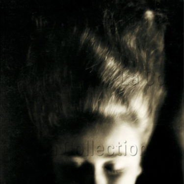 Anonyme. The mask (Le Masque). Portrait de la danseuse Senta Nova. Vers 1925. Photographie. Collection particulière.
