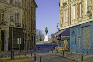 "Paris vide". Place Dauphine et la statue équestre d'Henri IV. Photographie Jean-Michel Drouet.