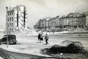 Anonyme. Marseille, les quartiers du Vieux-Port détruits par les Allemands en janvier 1943. La maison de Franciscou. 1946. Photographie. Marseille, CCIAMP.