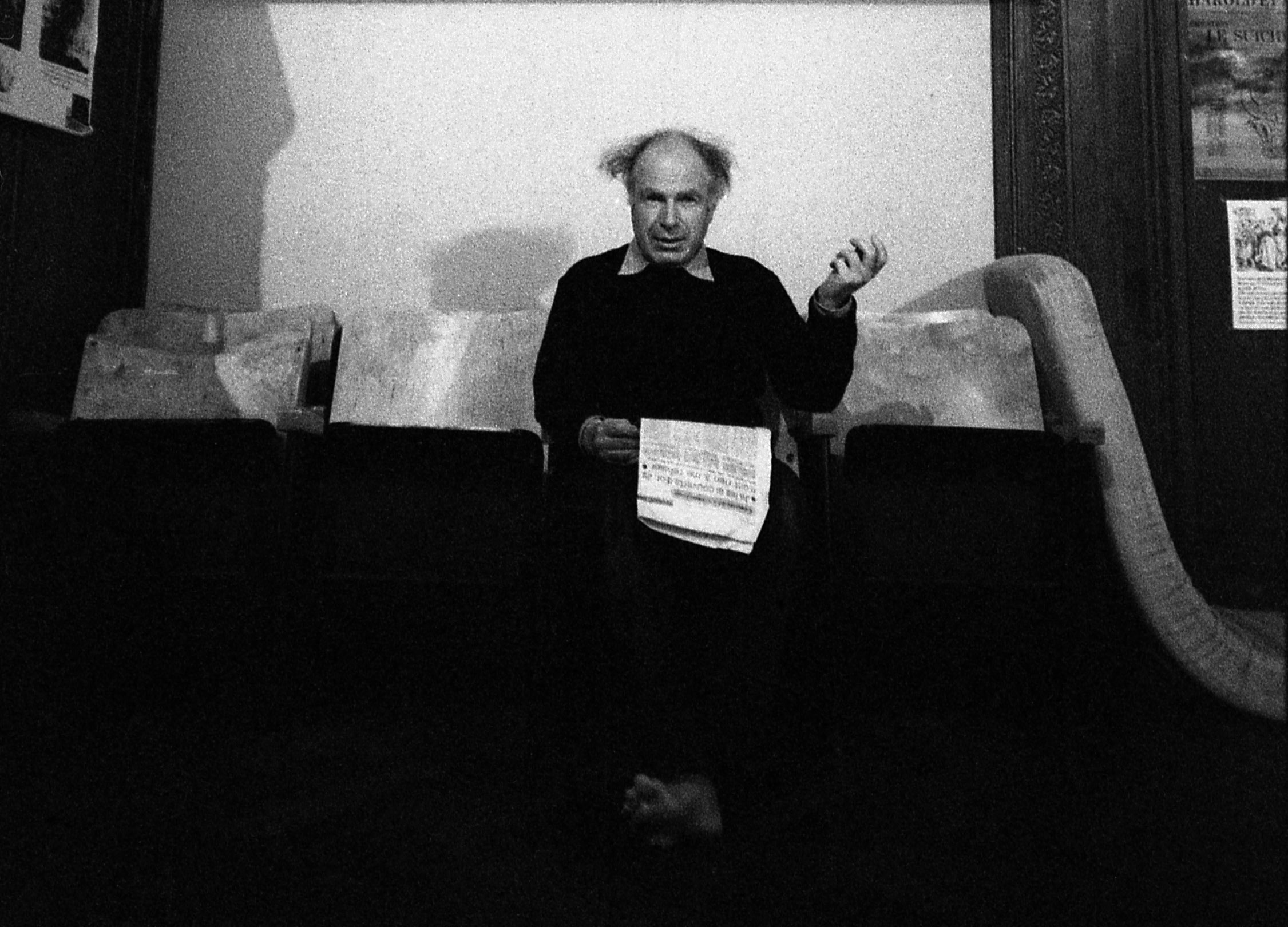 Gras, Philippe. Portrait du metteur en scène anglais, Peter Brook, aux Bouffes du Nord. 1974. Photographie. Collection particulière.